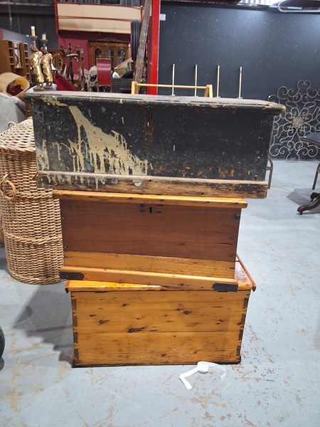 Lot 187 - TRUNKS