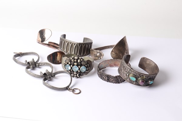 Lot 1041 - JEWELLERY