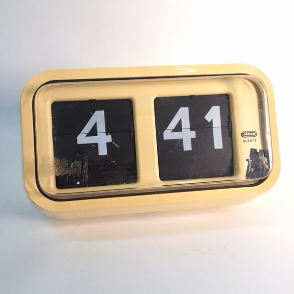 Lot 1469 - FLIP CLOCK