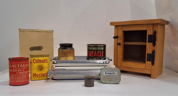 Lot 1402 - KITCHENALIA