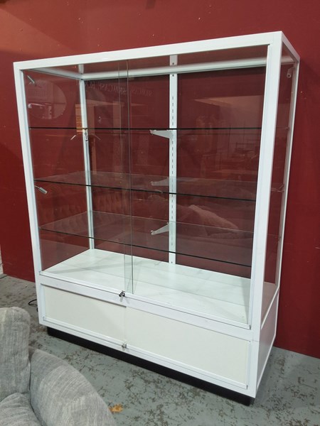 Lot 97 - DISPLAY CABINET