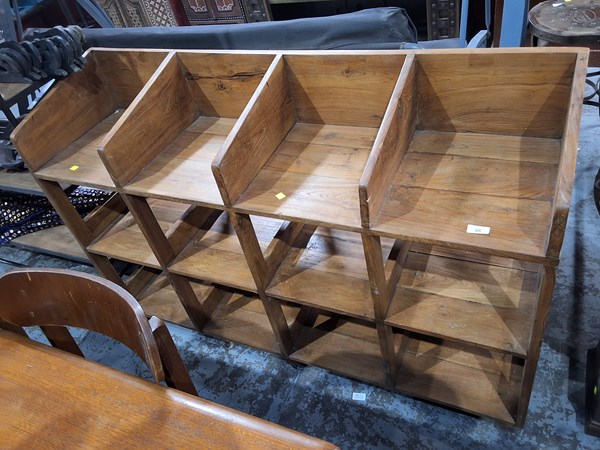 Lot 86 - STAND