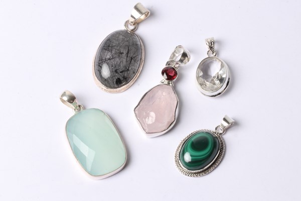 Lot 1039 - PENDANTS