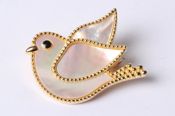 Lot 1011 - BROOCH