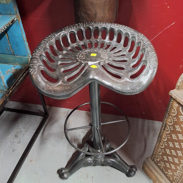 Lot 68 - BAR STOOL
