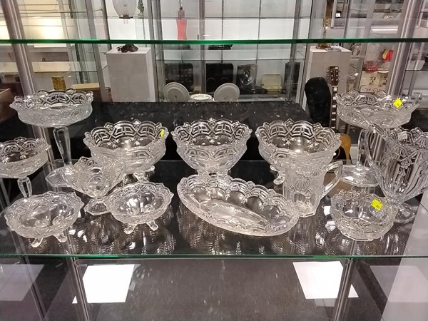 Lot 1247 - GLASSWARE