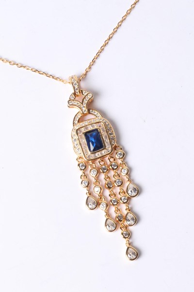 Lot 1021 - NECKLACE