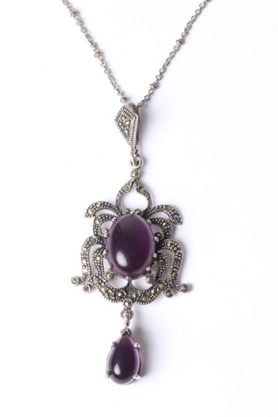 Lot 1026 - NECKLACE
