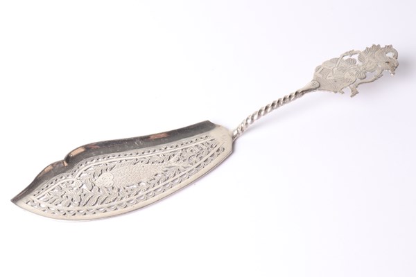 Lot 1074 - FISH SLICE