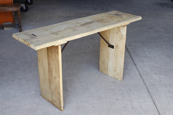 Lot 142 - CONSOLE