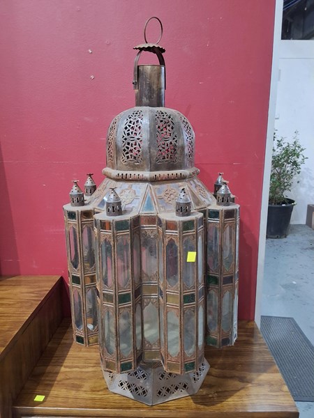 Lot 25 - LANTERN