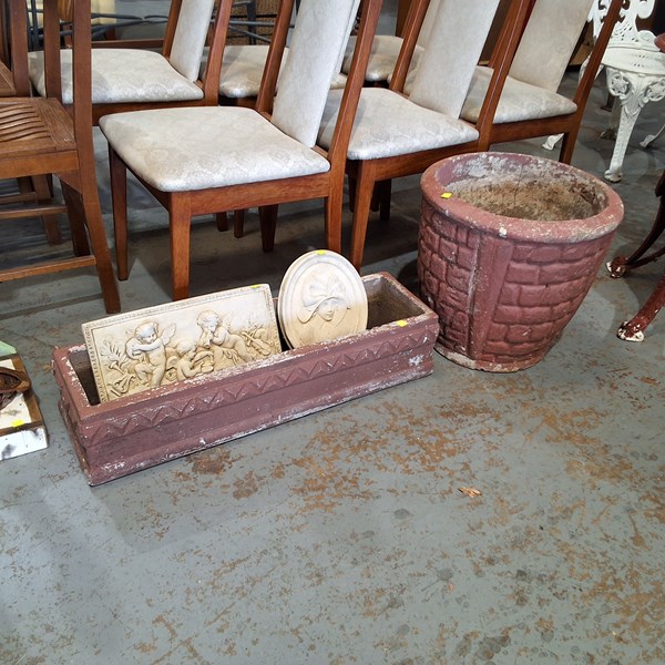 Lot 317 - GARDEN POTS & DECOR