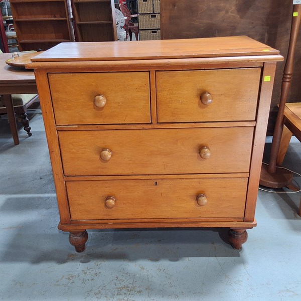 Lot 255 - CHEST OF DRAWERS