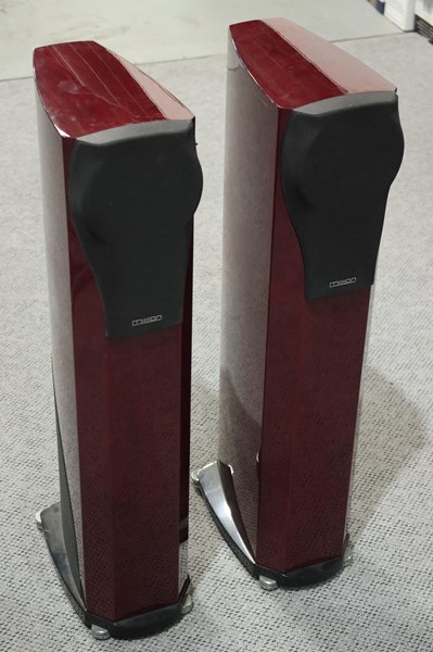 Lot 29 - FLOOR SPEAKERS