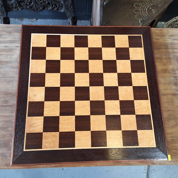 Lot 433 - CHESS BOARD