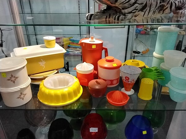 Lot 1452 - RETRO KITCHEN WARES