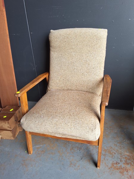 Lot 44 - ARMCHAIR