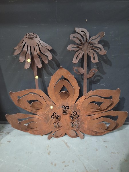 Lot 347 - GARDEN SCULPTURES