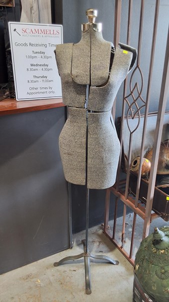Lot 315 - DRESSMAKERS MANNEQUIN