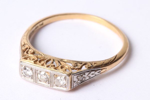 Lot 1022 - RING