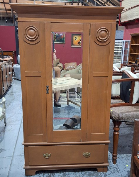 Lot 77 - WARDROBE