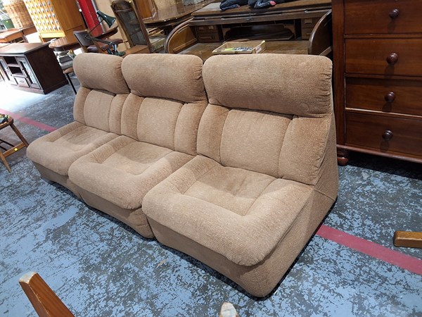Lot 32 - MODULAR LOUNGE