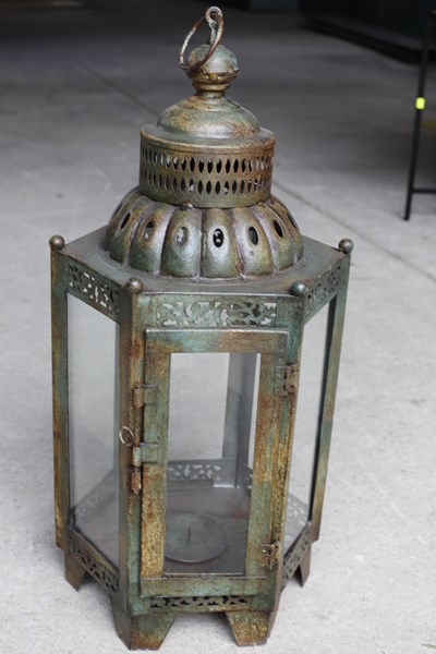 Lot 64 - CANDLE LANTERN