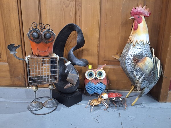 Lot 81 - DECOR