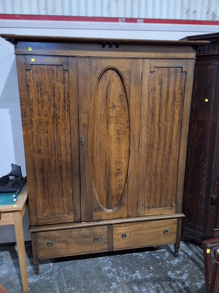 Lot 325 - WARDROBE