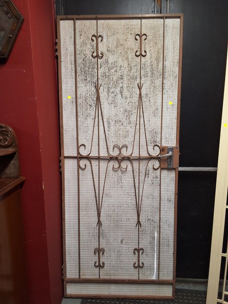 Lot 303 - SCREEN DOOR