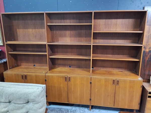 Lot 114 - WALL UNIT