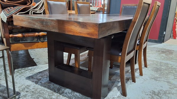 Lot 189 - DINING SUITE
