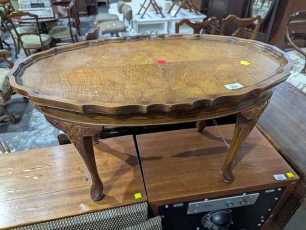 Lot 186 - COFFEE TABLE
