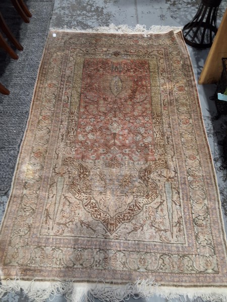 Lot 129 - RUG