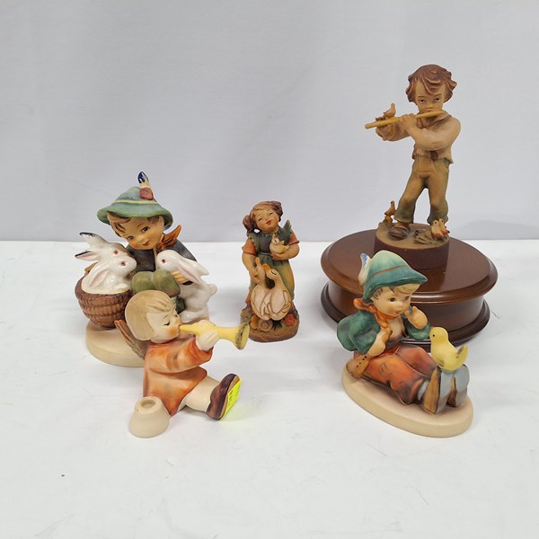 Lot 1311 - FIGURES