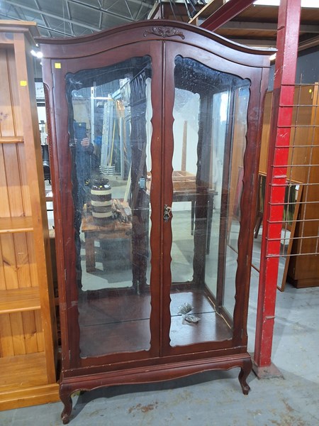 Lot 412 - DISPLAY CABINET
