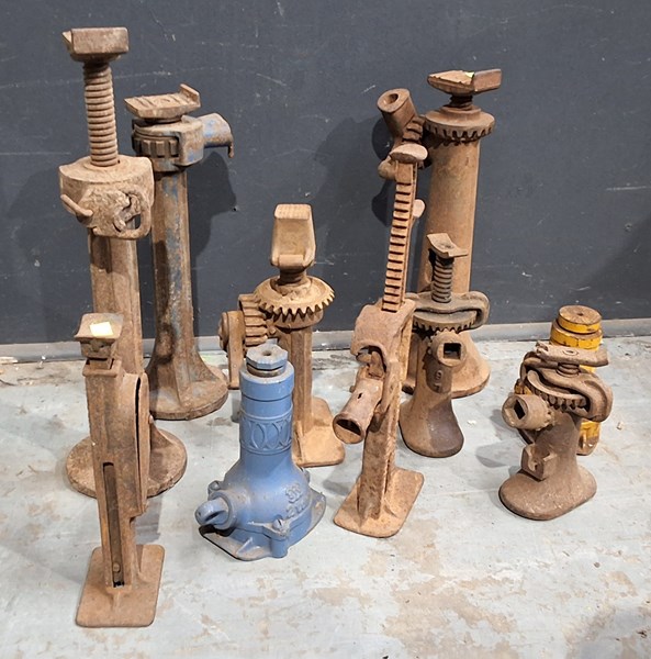 Lot 281 - JACK PARTS