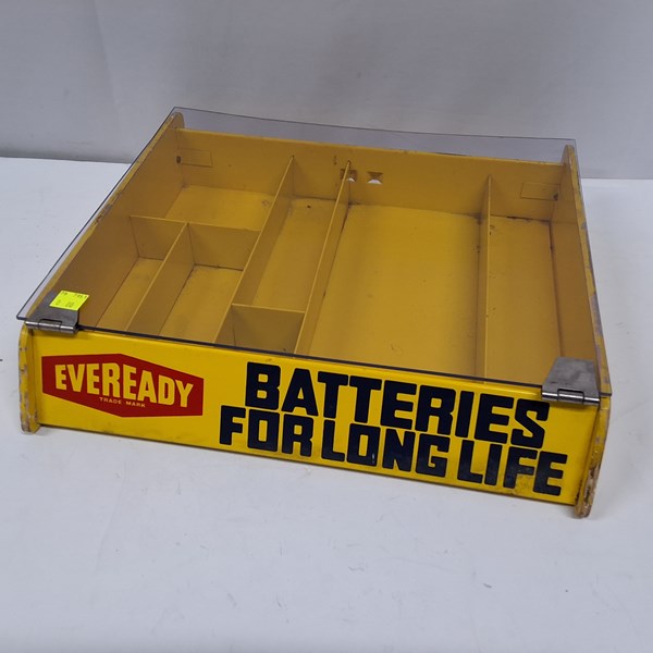 Lot 1347 - BATTERY DISPLAY CASE
