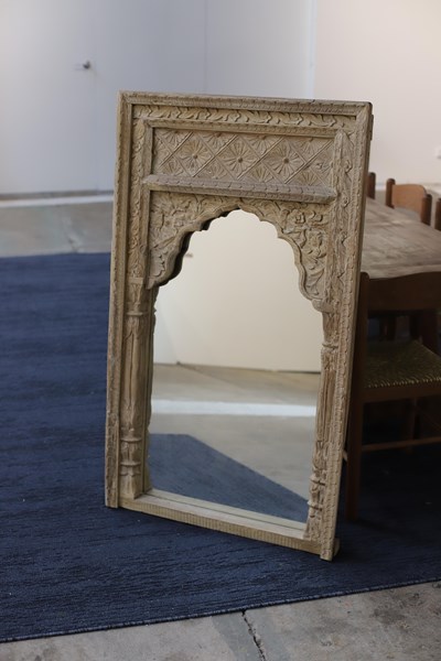 Lot 83 - MIRROR