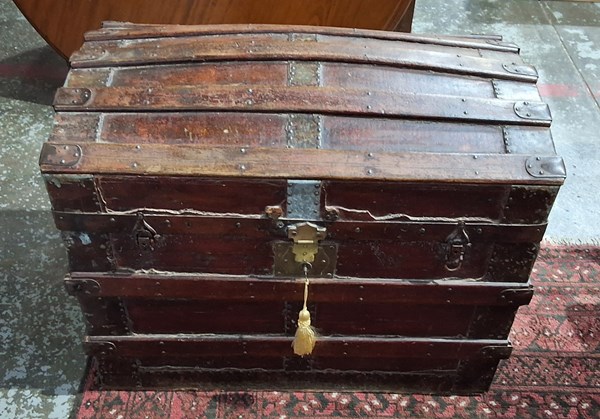 Lot 4 - TRUNK