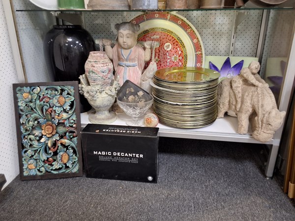 Lot 1395 - HOME DECOR