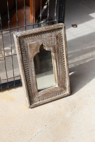 Lot 65 - MIRROR