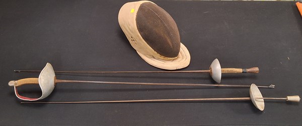 Lot 1479 - FENCERS EQUIPMENT