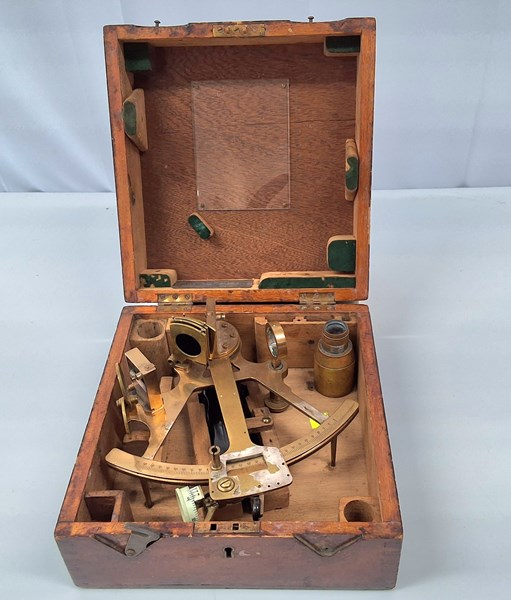 Lot 1351 - SEXTANT