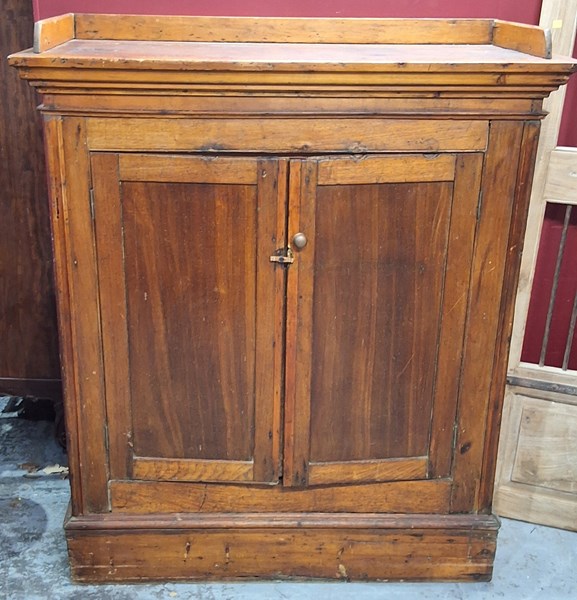 Lot 64 - CUPBOARD