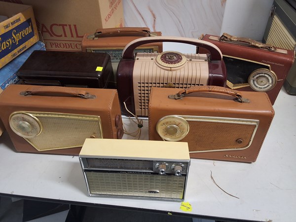 Lot 1295 - RADIOS