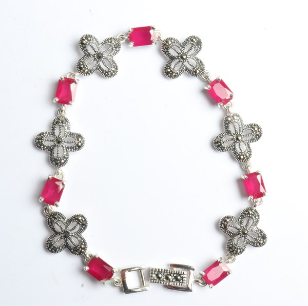 Lot 1039 - SILVER BRACELET