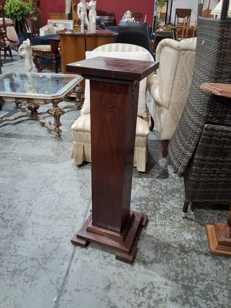 Lot 83 - PEDESTAL