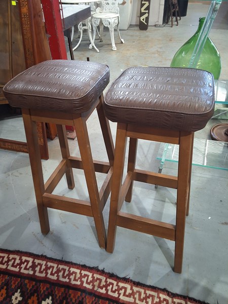 Lot 9 - BARSTOOLS