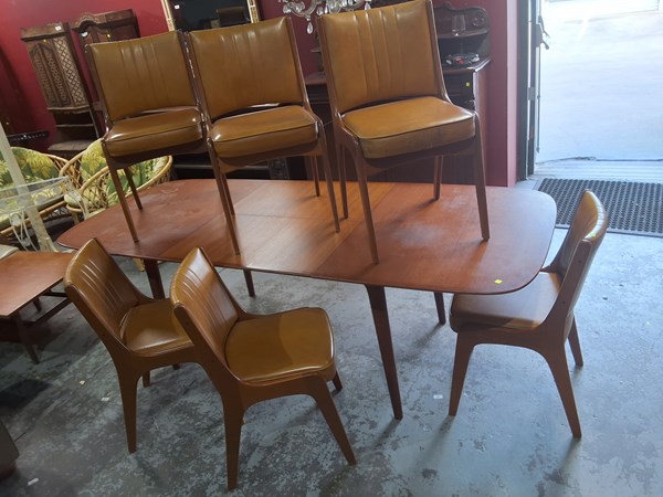 Lot 158 - SEVEN PIECE DINING SUITE